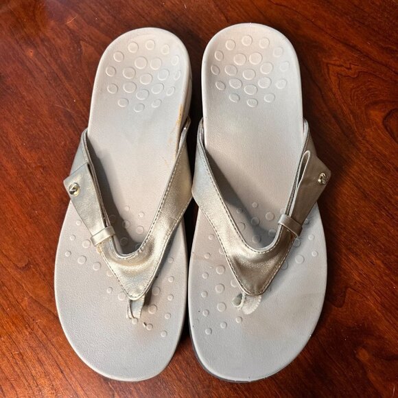 Vionic Carolyn Sandals- Size 9. Gold‎ Colorway - Picture 1 of 7